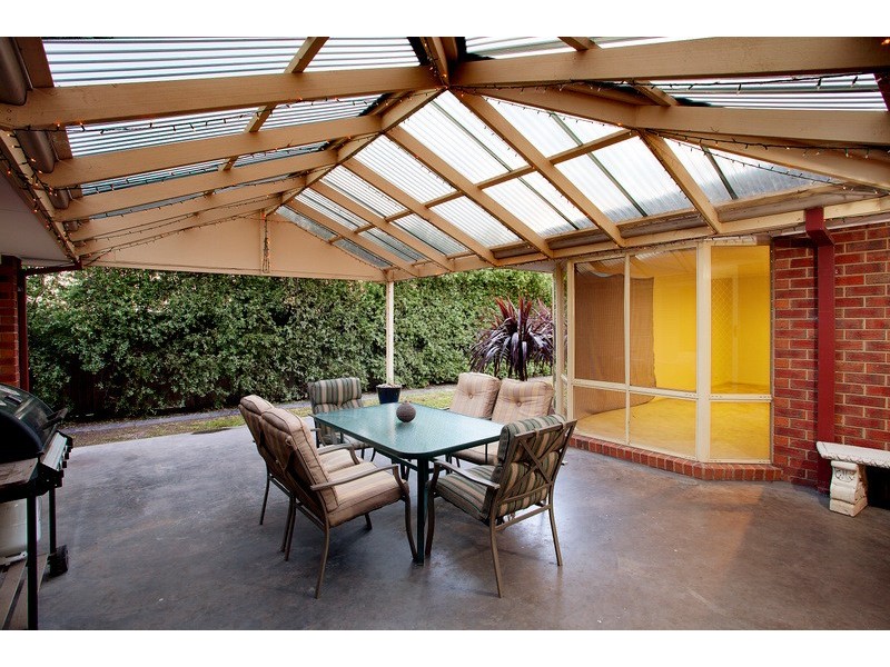 2 Gilbert Place, Berwick VIC 3806