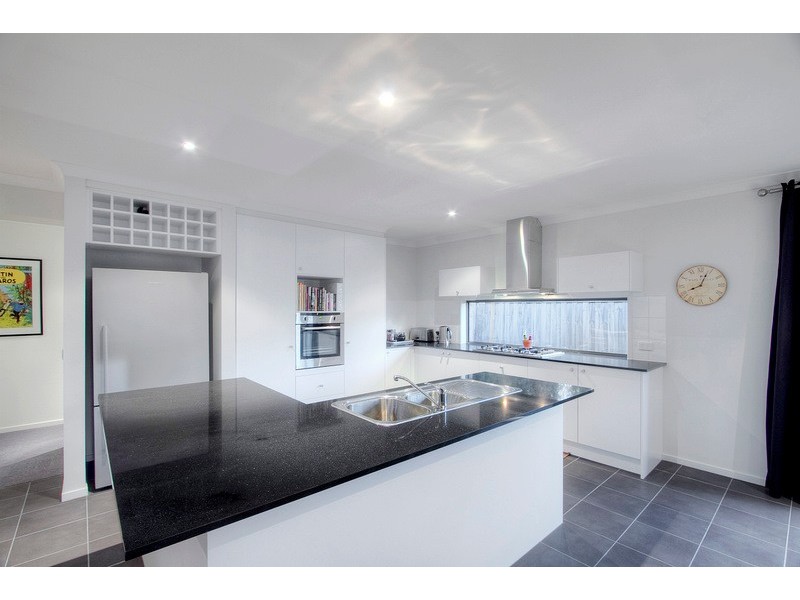 4 Algerd Way, Pakenham VIC 3810