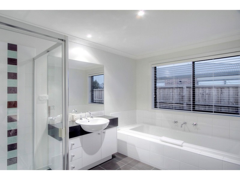 4 Algerd Way, Pakenham VIC 3810