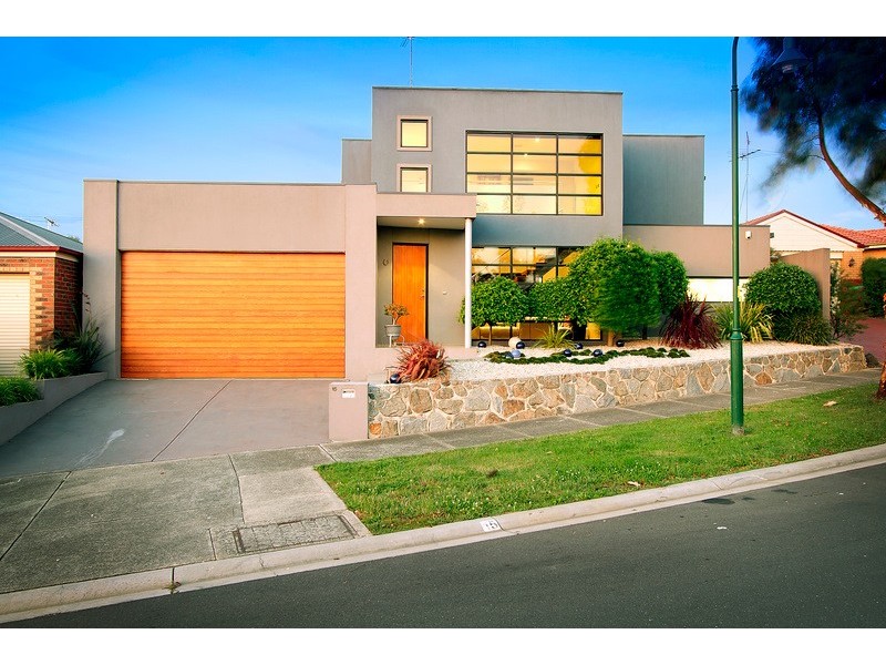 15 Chelsea Crescent, Berwick VIC 3806