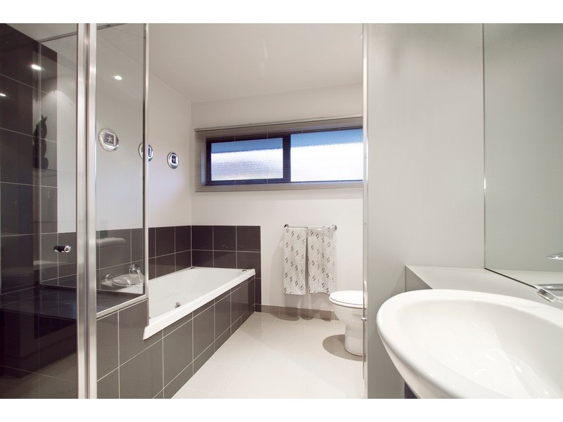 15 Chelsea Crescent, Berwick VIC 3806