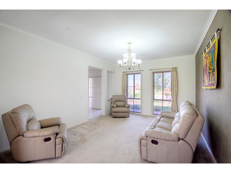 41 Amhurst Drive, Narre Warren South VIC 3805