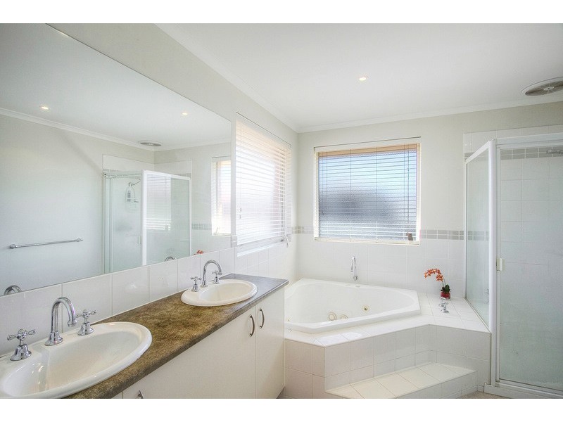 41 Amhurst Drive, Narre Warren South VIC 3805