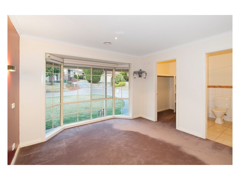 8 Boynton Place, Berwick VIC 3806