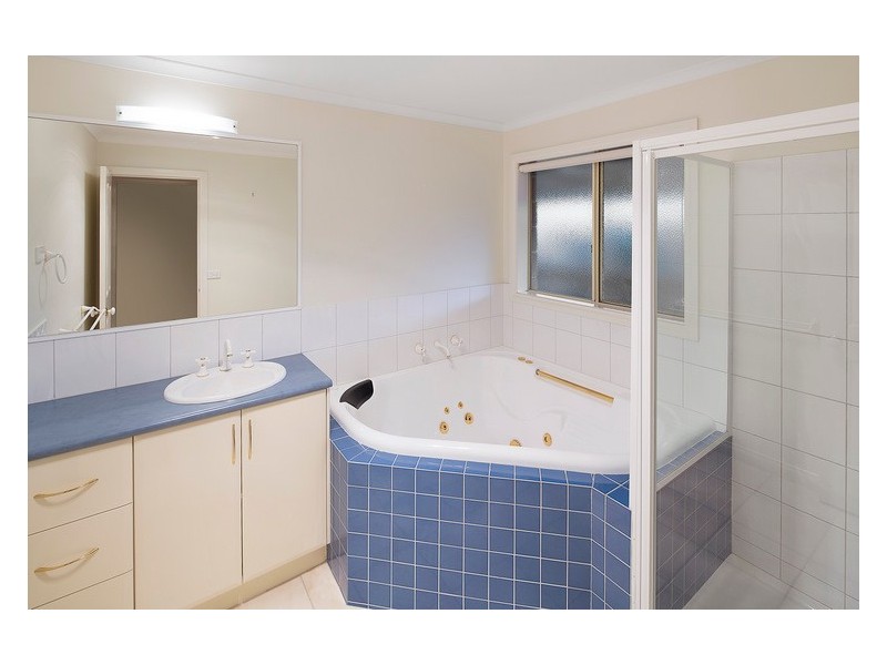 8 Boynton Place, Berwick VIC 3806