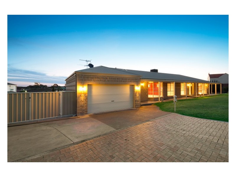 8 Boynton Place, Berwick VIC 3806