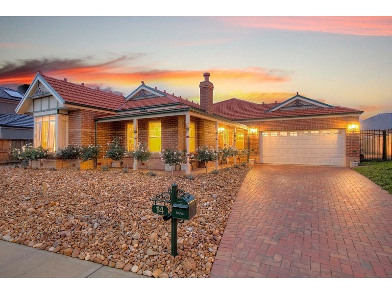 14 Grand Manor Drive, Berwick VIC 3806