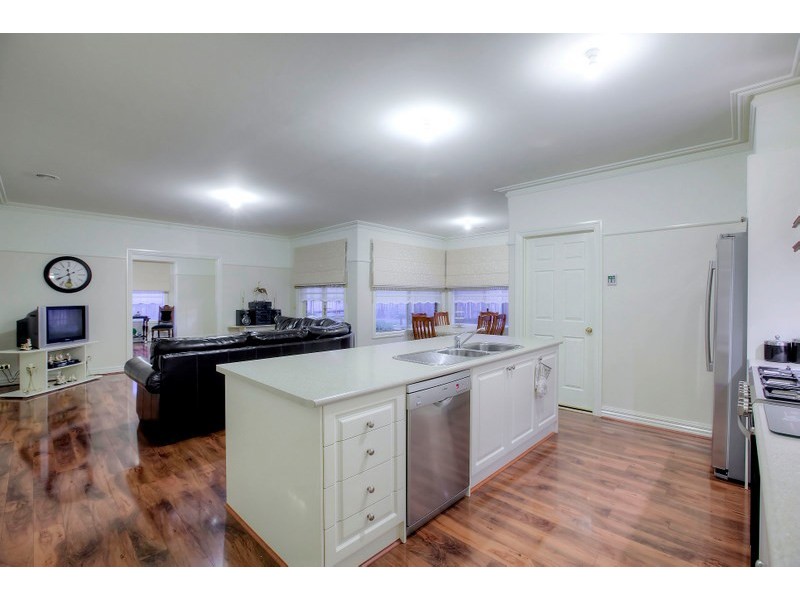 14 Grand Manor Drive, Berwick VIC 3806