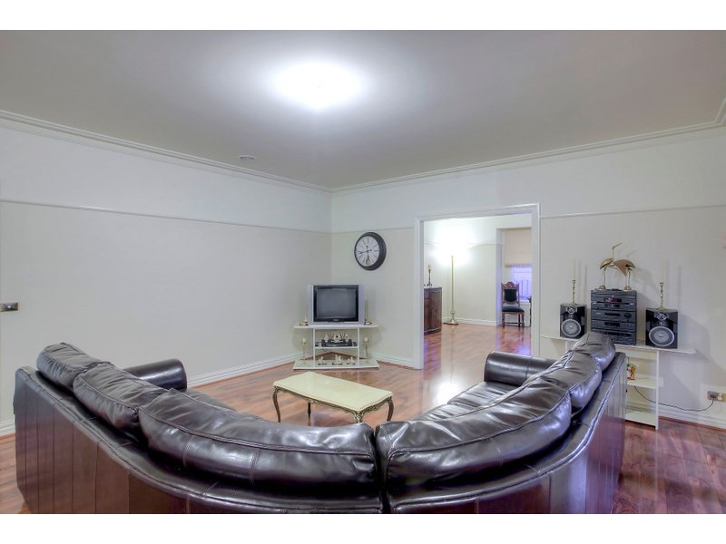 14 Grand Manor Drive, Berwick VIC 3806