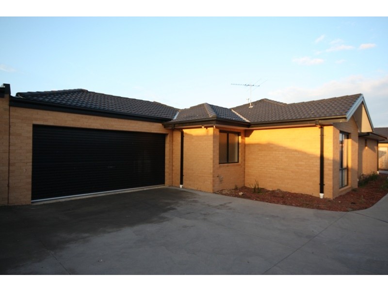 1/30 Grand Central Boulevard, Pakenham VIC 3810