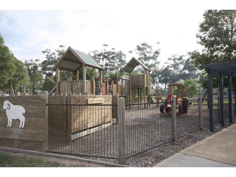 1/30 Grand Central Boulevard, Pakenham VIC 3810