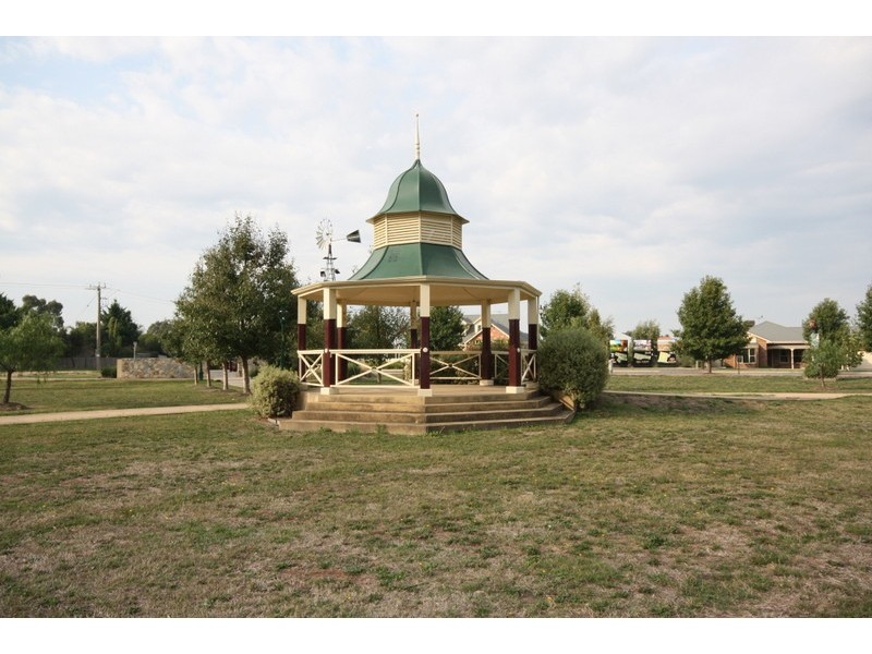 1/30 Grand Central Boulevard, Pakenham VIC 3810