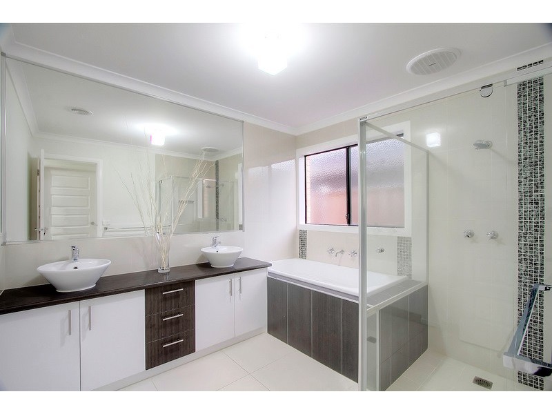 9 Wallagra Court, Narre Warren South VIC 3805