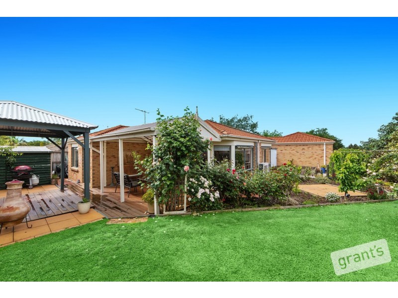 33 Edgbaston Circuit, Berwick VIC 3806