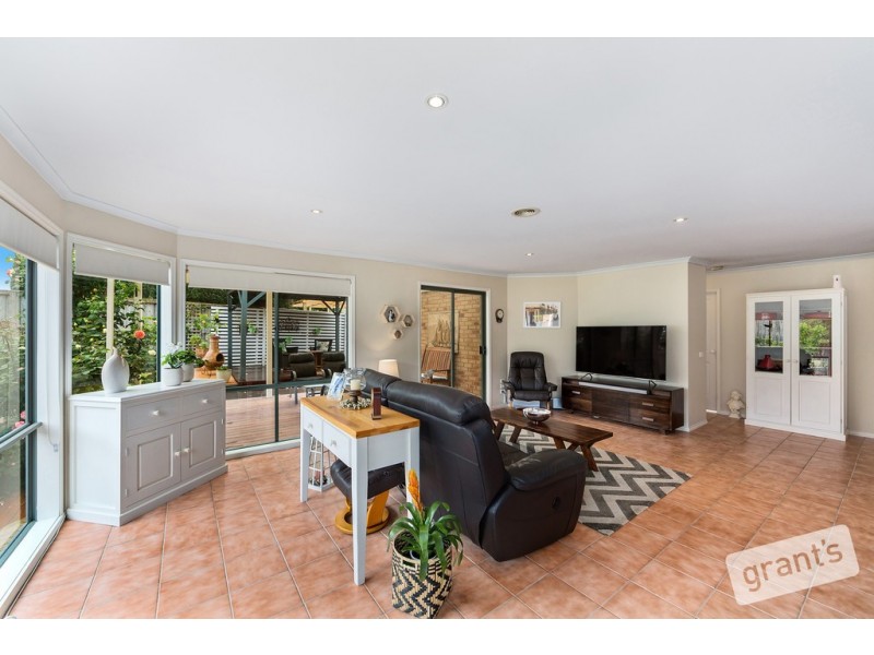 33 Edgbaston Circuit, Berwick VIC 3806
