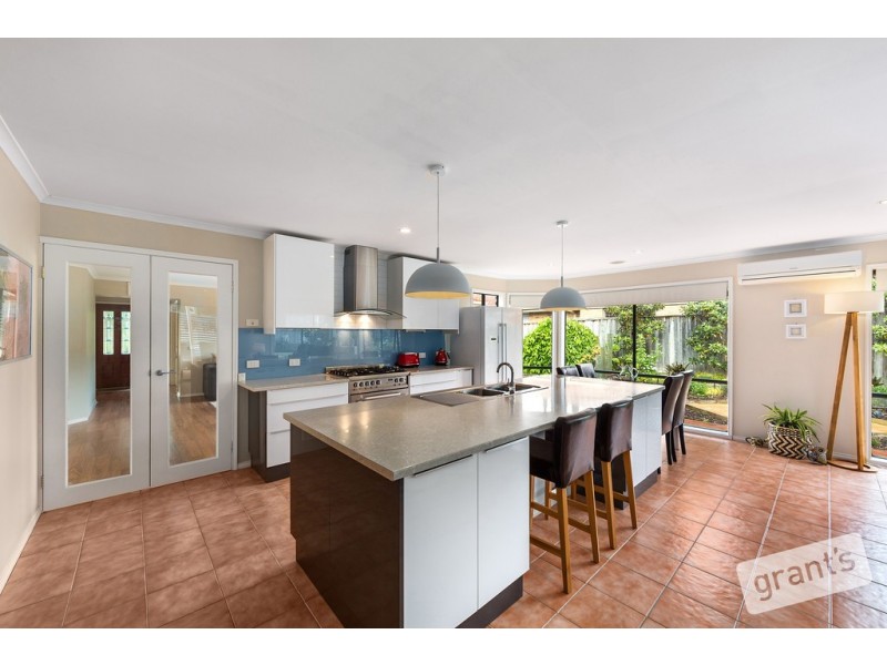 33 Edgbaston Circuit, Berwick VIC 3806