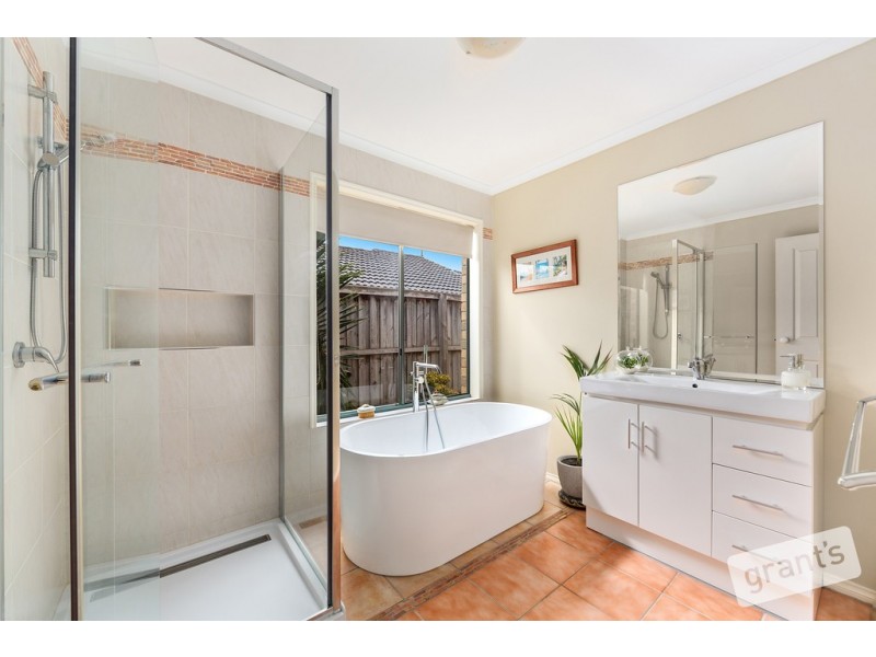 33 Edgbaston Circuit, Berwick VIC 3806