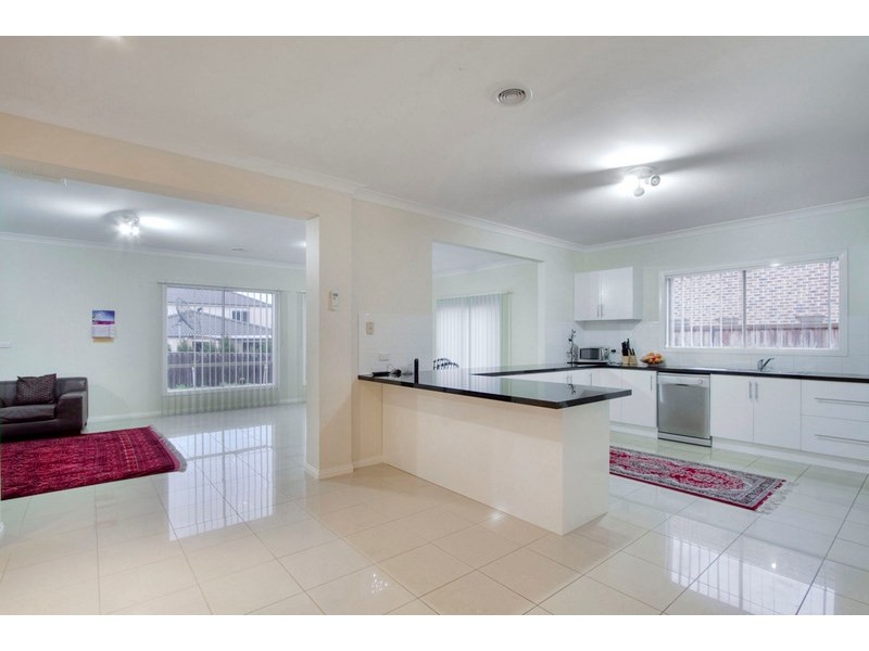 17 Lincoln Avenue, Berwick VIC 3806