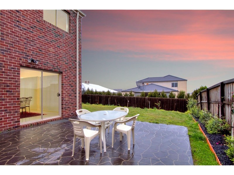 17 Lincoln Avenue, Berwick VIC 3806