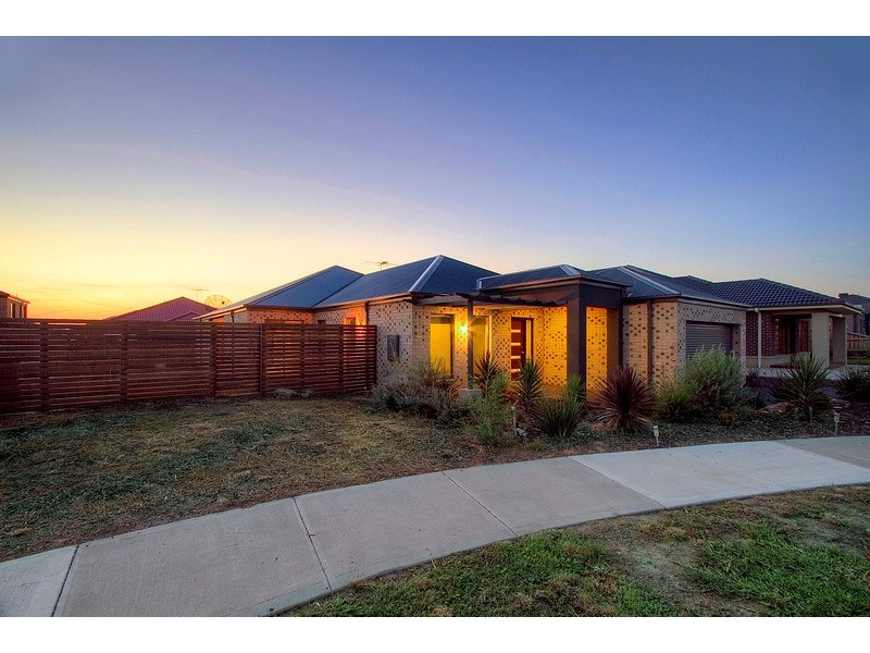 9 Florida Court, Berwick VIC 3806