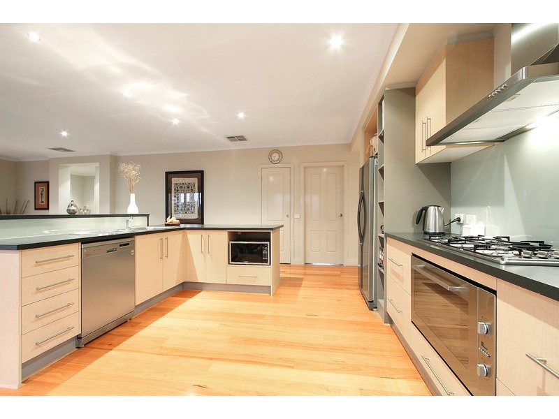 23 Glenview Rise, Berwick VIC 3806