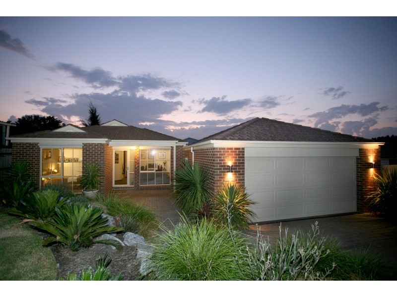 16 Dunnell Rise, Berwick VIC 3806