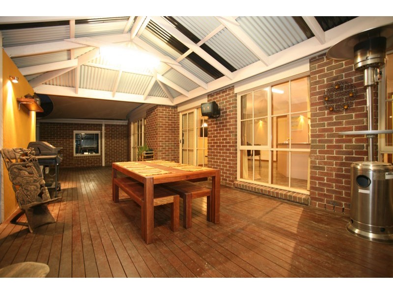 16 Dunnell Rise, Berwick VIC 3806