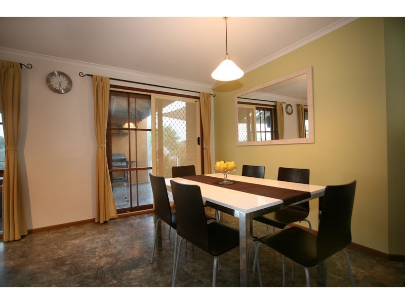 16 Dunnell Rise, Berwick VIC 3806