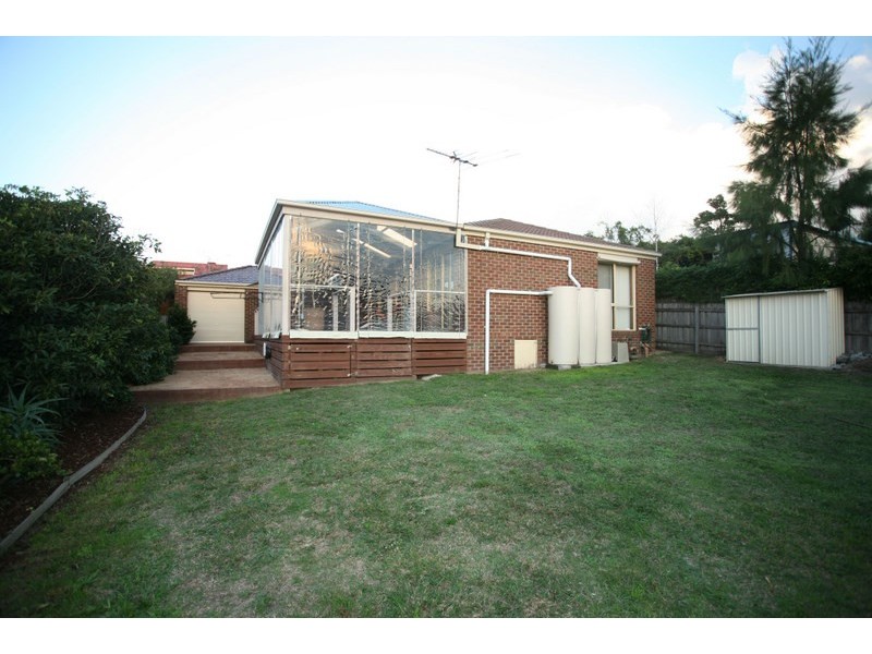 16 Dunnell Rise, Berwick VIC 3806