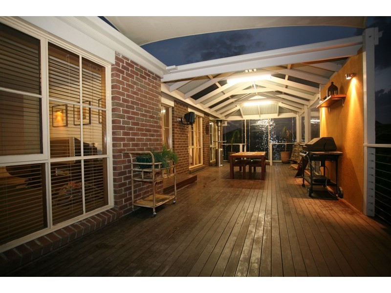 16 Dunnell Rise, Berwick VIC 3806