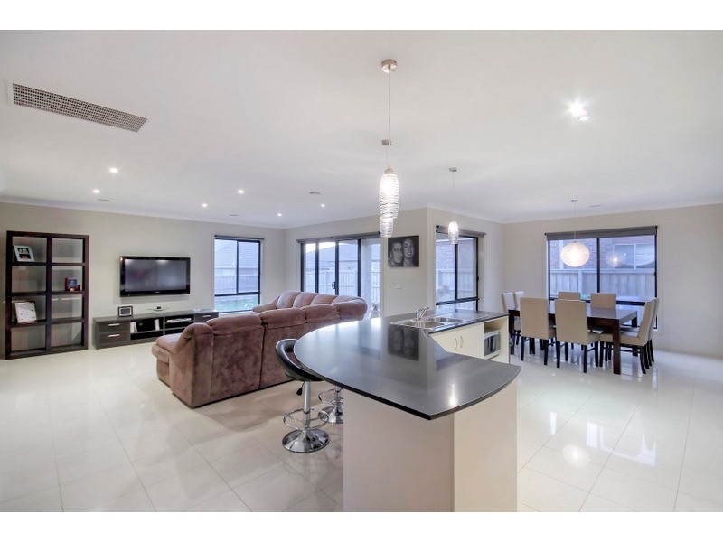 9 Middleton Grove, Berwick VIC 3806