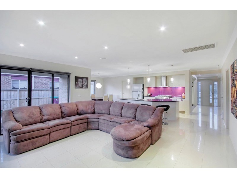 9 Middleton Grove, Berwick VIC 3806