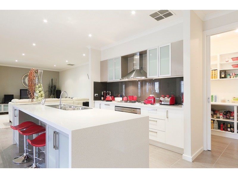 10 Don Collins Way, Berwick VIC 3806