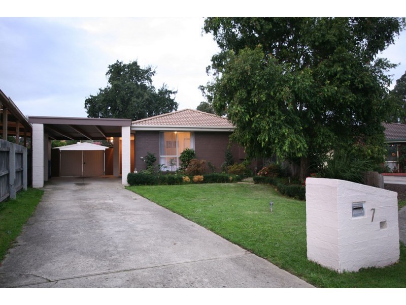 7 Hollydale Close, Berwick VIC 3806