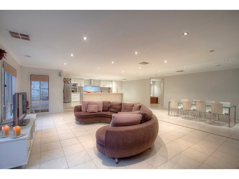 7 Landra Court, Berwick VIC 3806