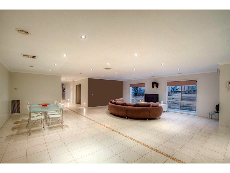 7 Landra Court, Berwick VIC 3806