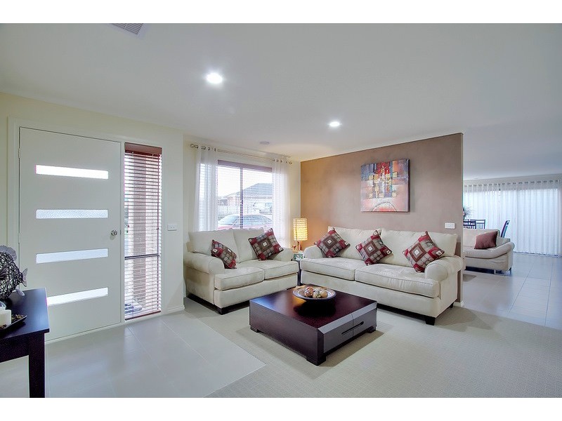 64 Ridgemont Drive, Berwick VIC 3806