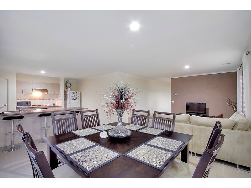 64 Ridgemont Drive, Berwick VIC 3806