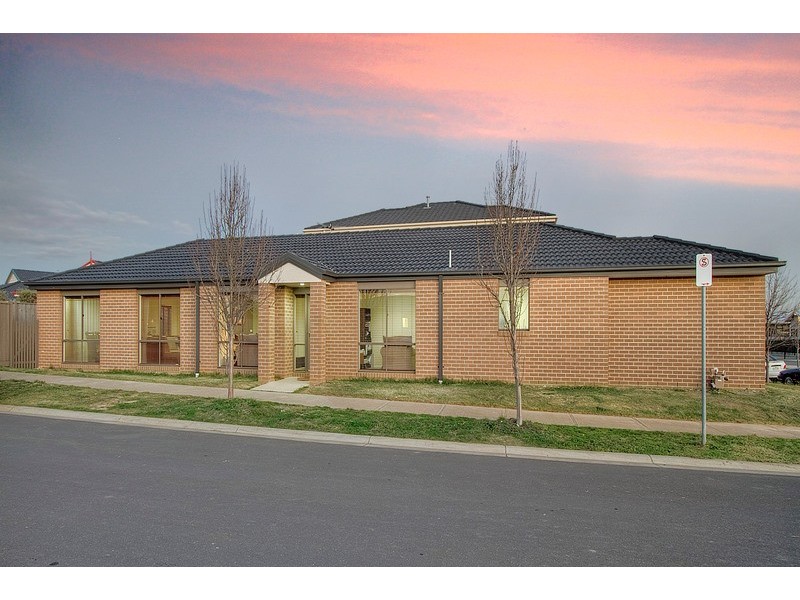 64 Ridgemont Drive, Berwick VIC 3806