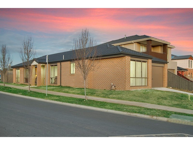 64 Ridgemont Drive, Berwick VIC 3806