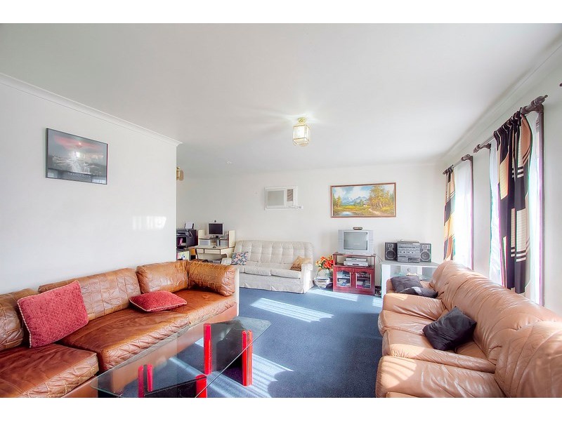 24 Collins Crescent, Berwick VIC 3806