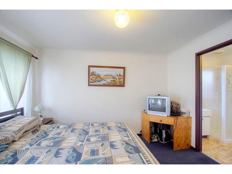 24 Collins Crescent, Berwick VIC 3806