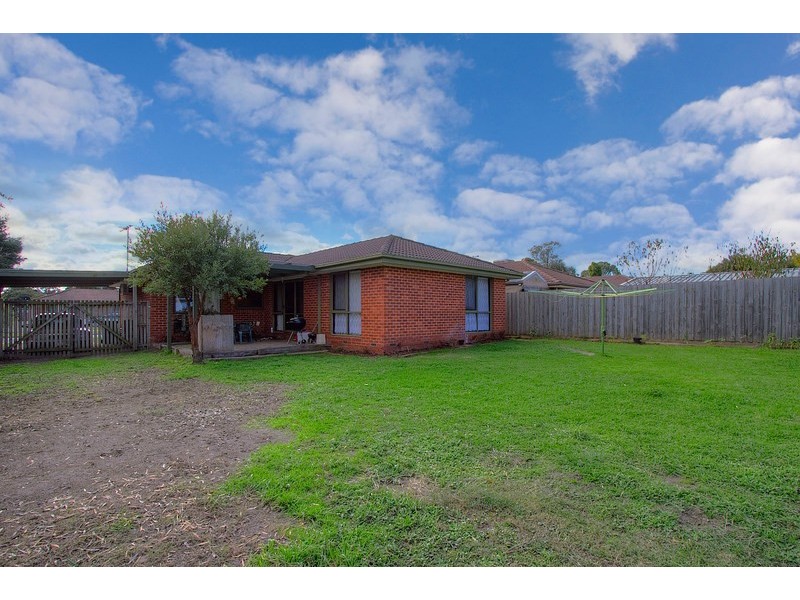 24 Collins Crescent, Berwick VIC 3806