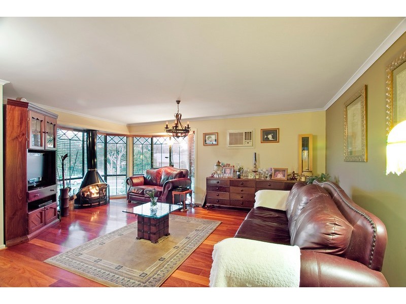 6 Pinewood Crescent, Berwick VIC 3806