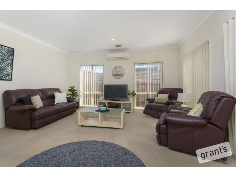 2/12 Grant Close, Berwick VIC 3806