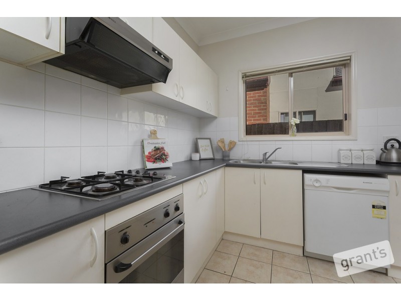 2/12 Grant Close, Berwick VIC 3806