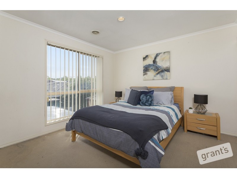 2/12 Grant Close, Berwick VIC 3806