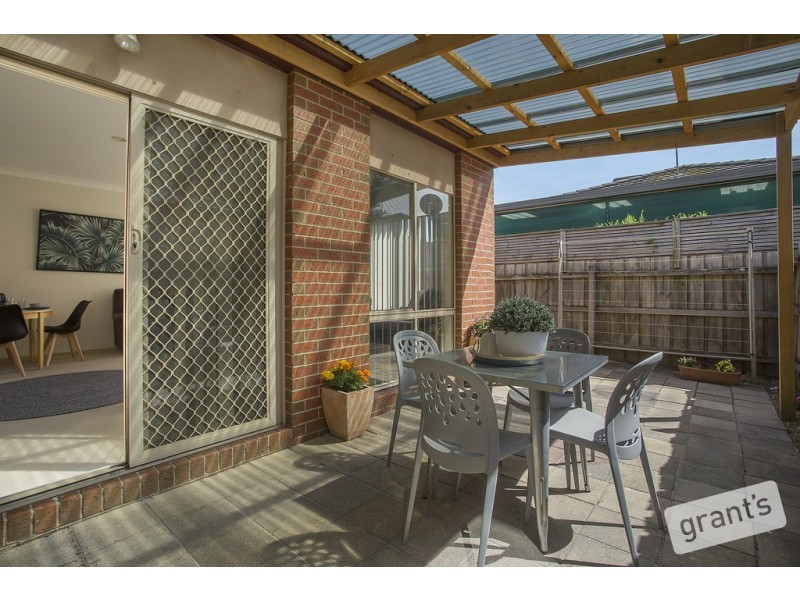 2/12 Grant Close, Berwick VIC 3806
