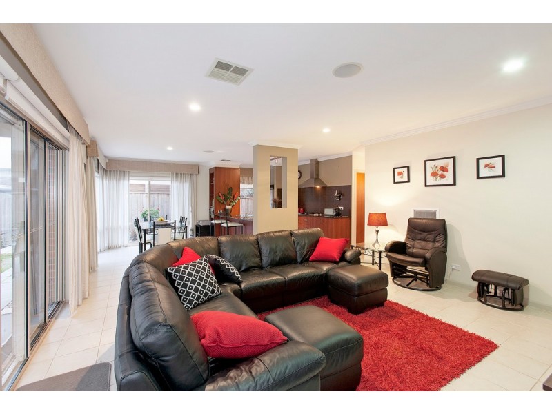 6 Hamdon Green, Berwick VIC 3806