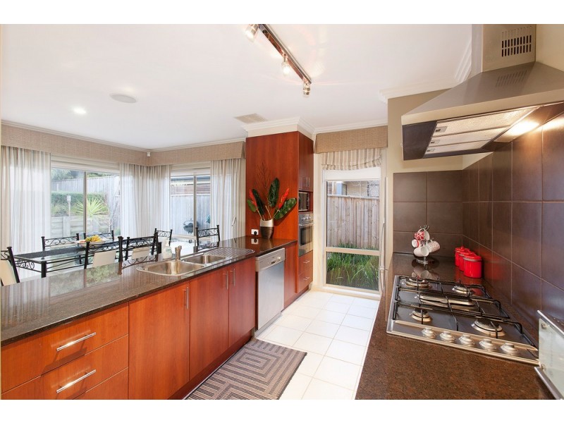 6 Hamdon Green, Berwick VIC 3806